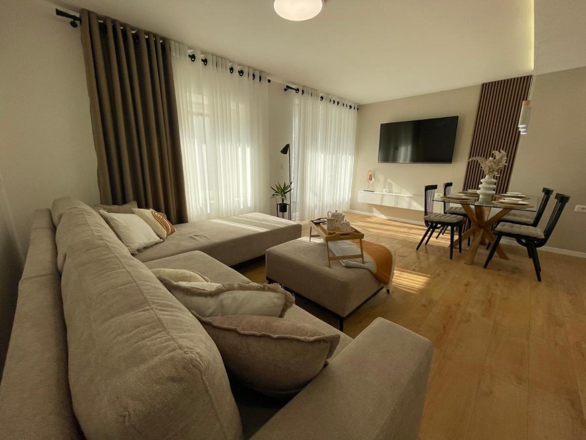 Square Inn Tirana City Center ภายนอก รูปภาพ