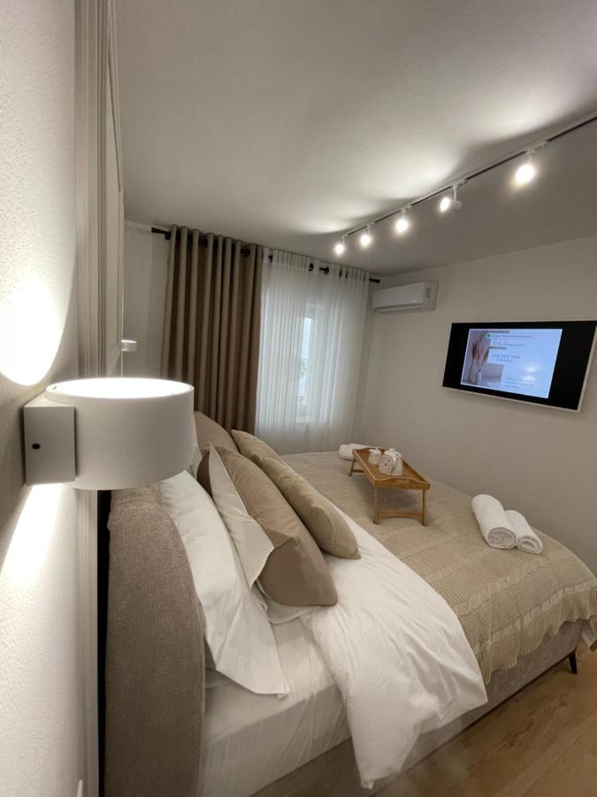 Square Inn Tirana City Center ภายนอก รูปภาพ